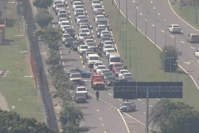 Motociclista morre ao colidir com caminhão na Estrada do Galeão