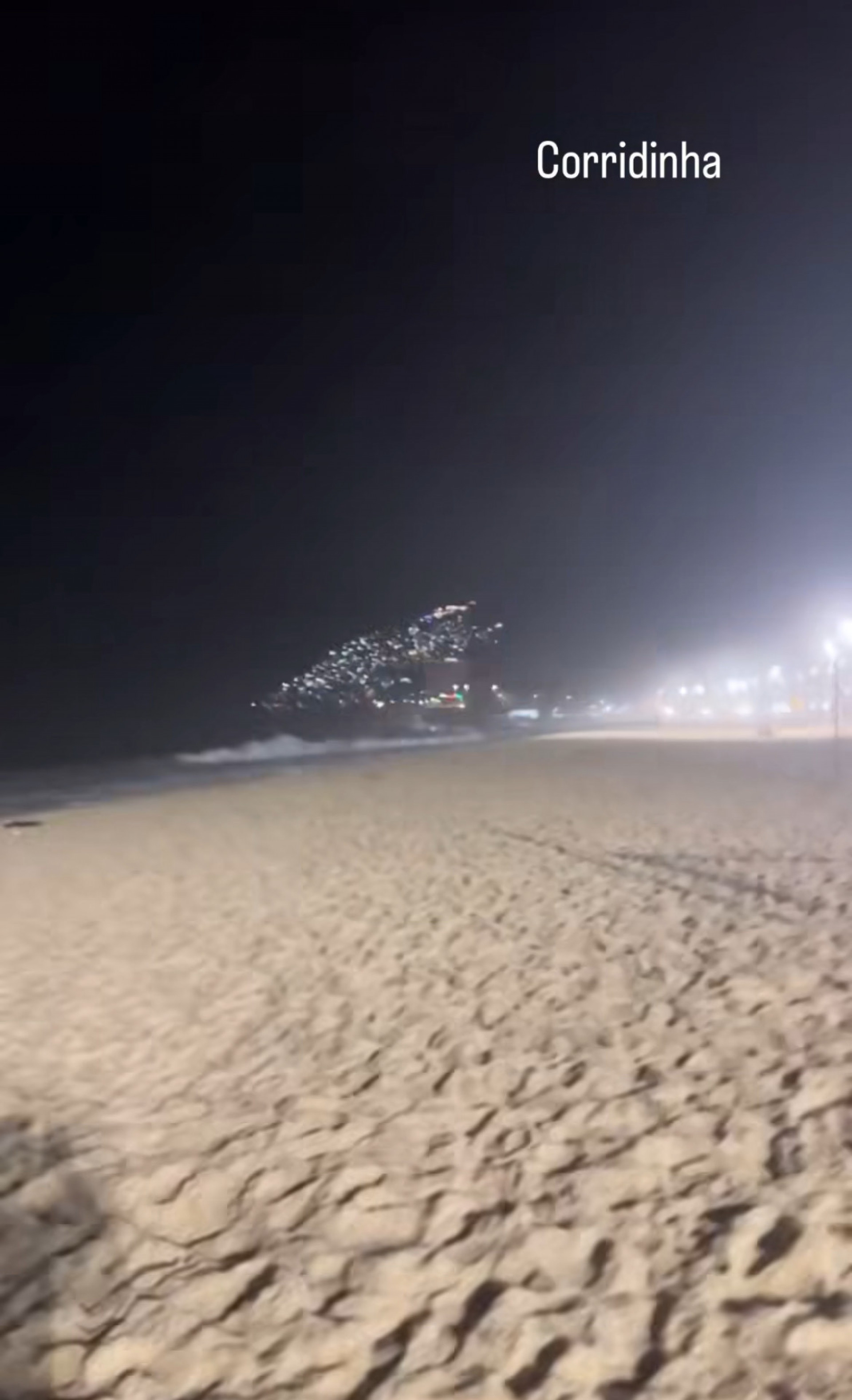 Cauã Reymond postou um clique de corrida na praia - Reprodução / Instagram