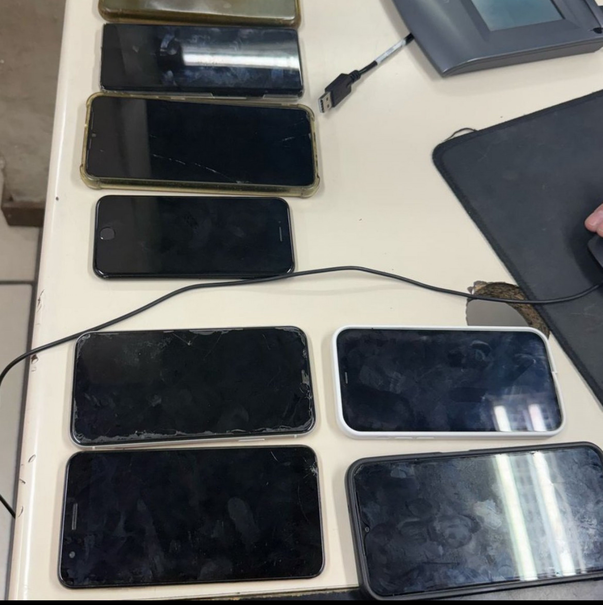 Nove celulares recuperados em ação na Zona Oeste