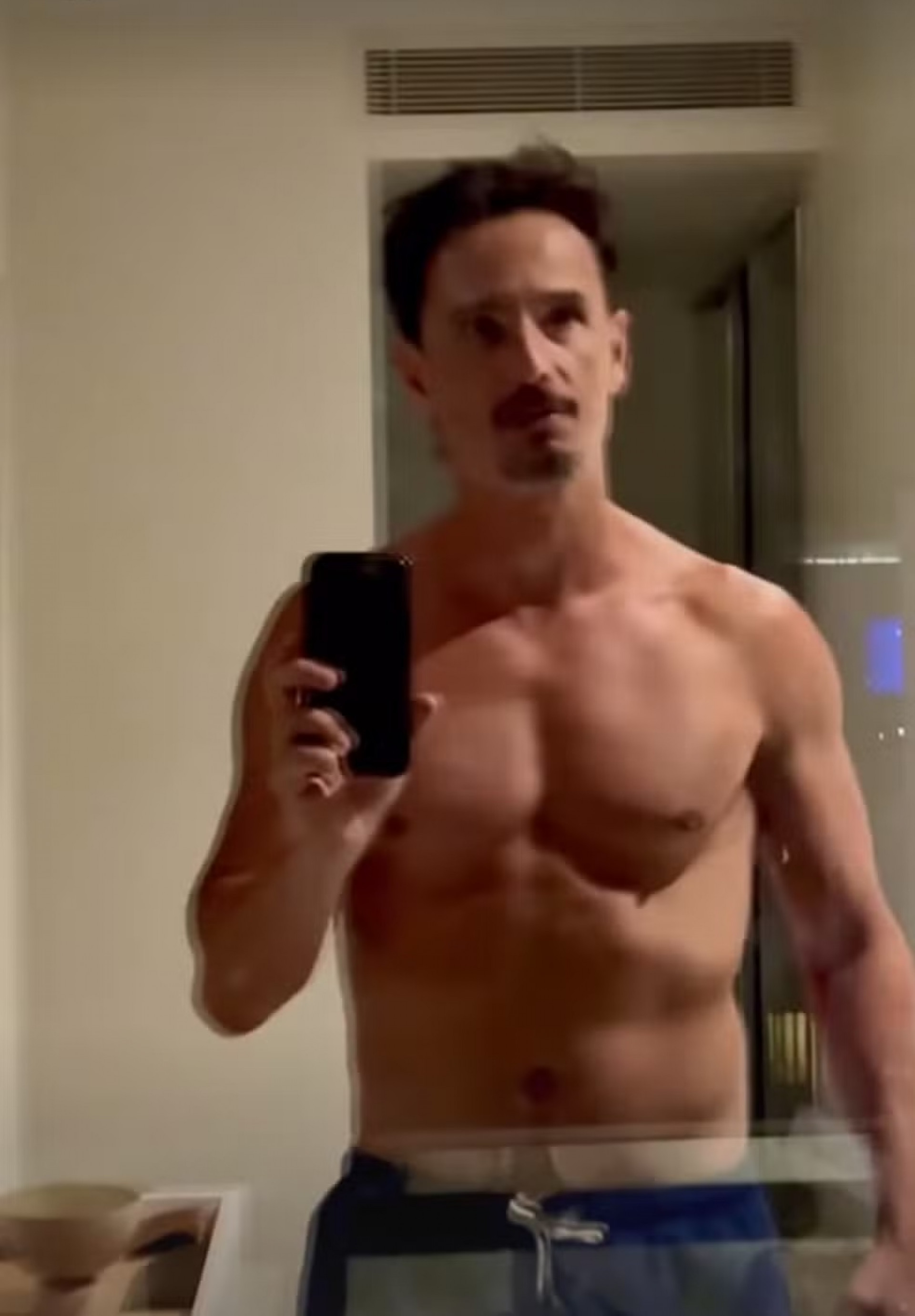 O ex-galã da Globo é casado com Mel Fronckowiak - Reprodução/Instagram