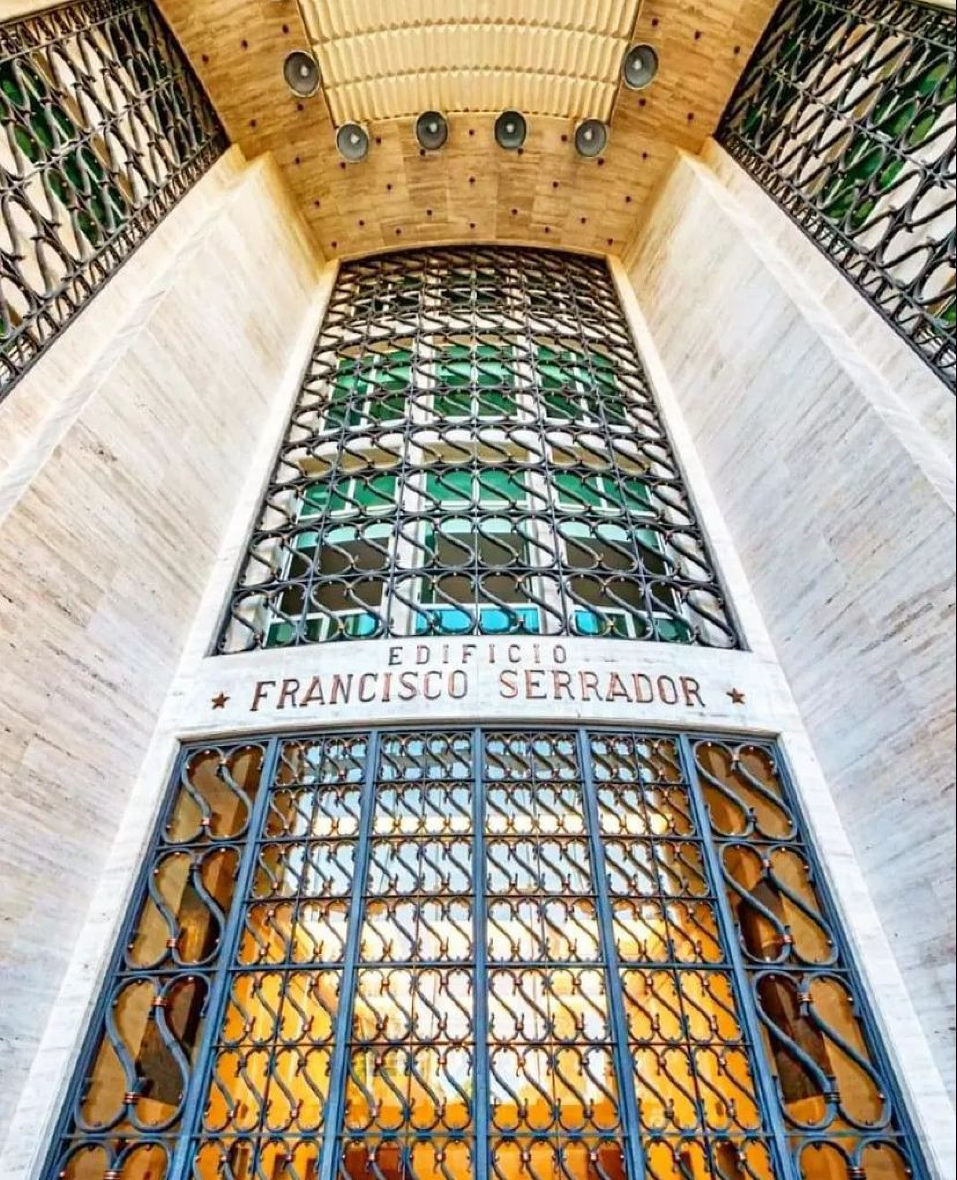 O Edifício Serrador tem 24 andares e 21 mil m2 de área total - Divulgação/Redes sociais