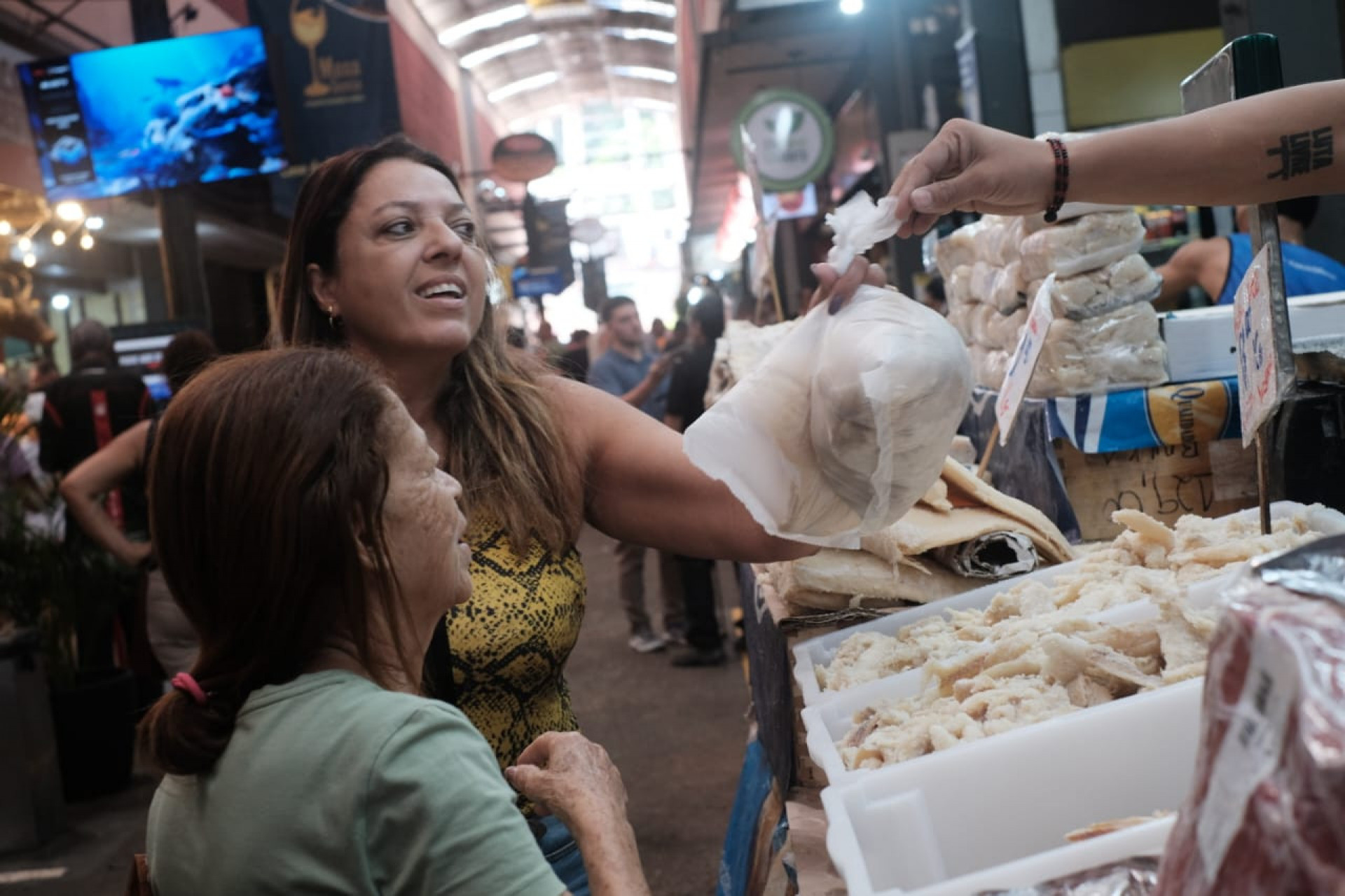 Carla Goulart garantiu o bacalhau para a Páscoa - Pedro Teixeira / Agência O Dia