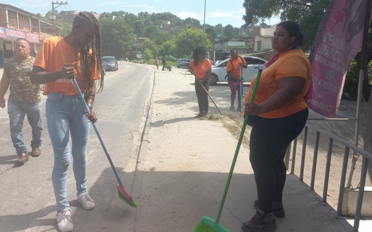 Serviços de limpeza e capina foram realizados no mutirão