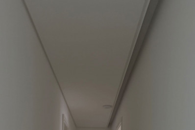 Amanda Kimberlly se veste de coelhinho para comemorar Páscoa com Helena, filha com Neymar