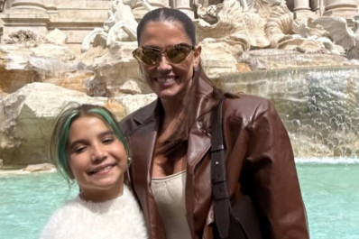 Deborah Secco curte férias em Roma ao lado da filha: 'Criando memórias'