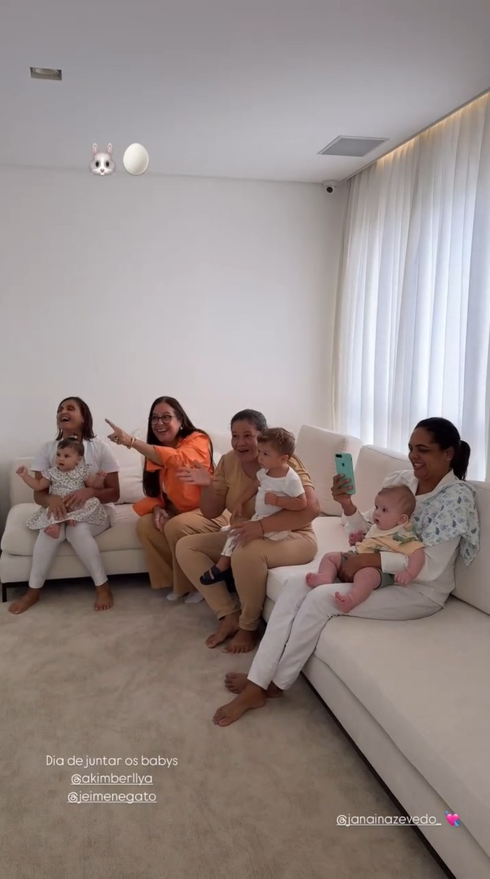 Amanda Kiberlly se fantasia de coelhinho da Páscoa para filha com Neymar - Reprodução / Instagram