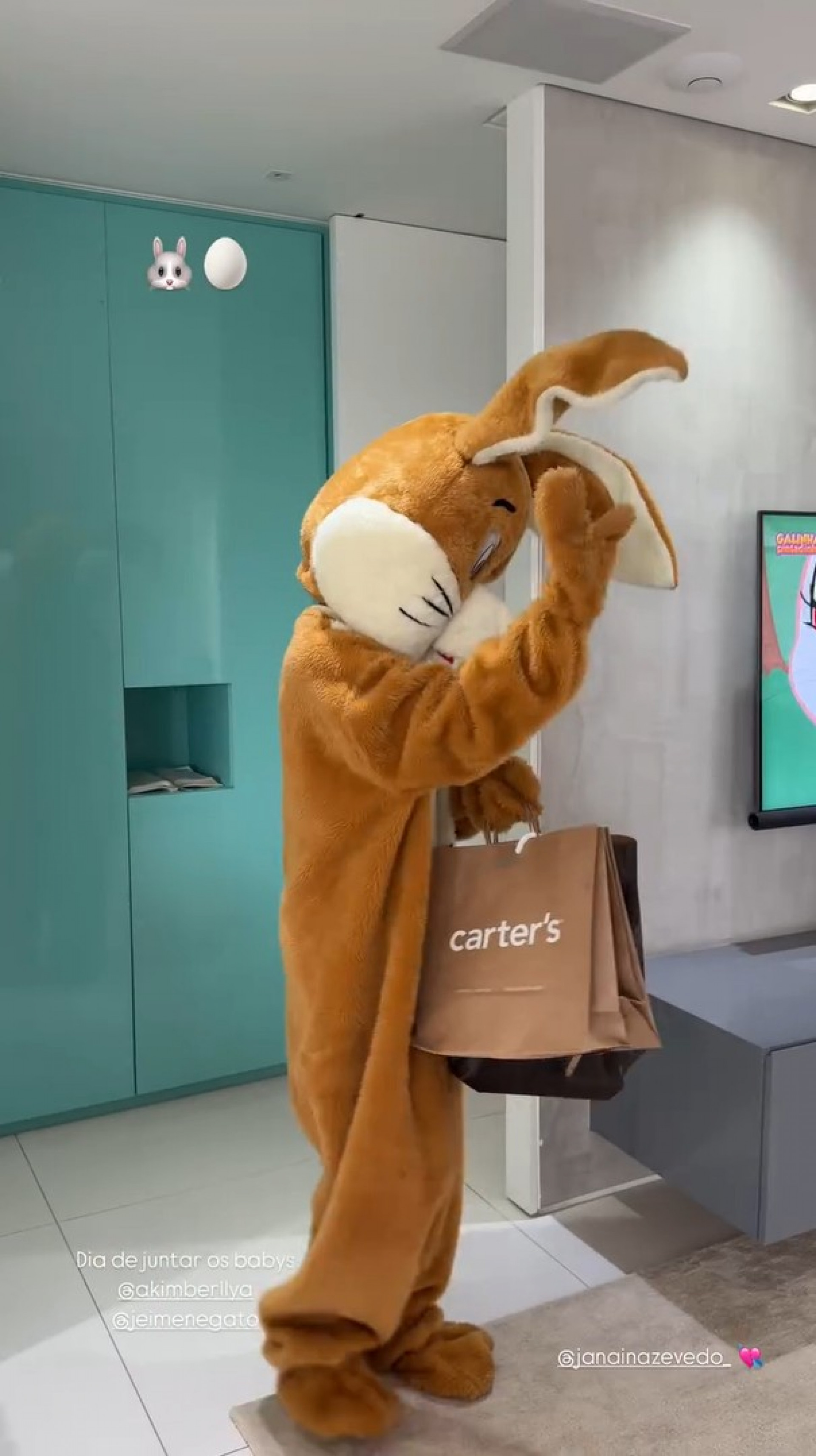 Amanda Kiberlly se fantasia de coelhinho da Páscoa para filha com Neymar - Reprodução / Instagram