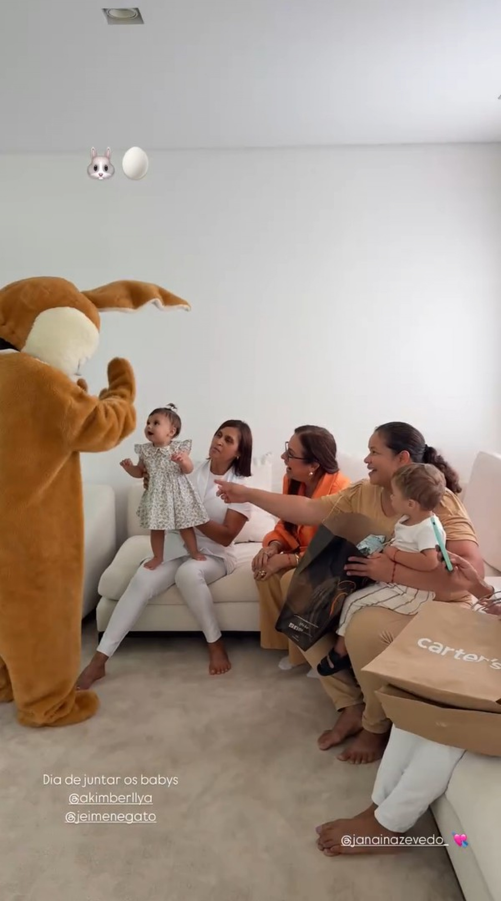 Amanda Kiberlly se fantasia de coelhinho da Páscoa para filha com Neymar - Reprodução / Instagram