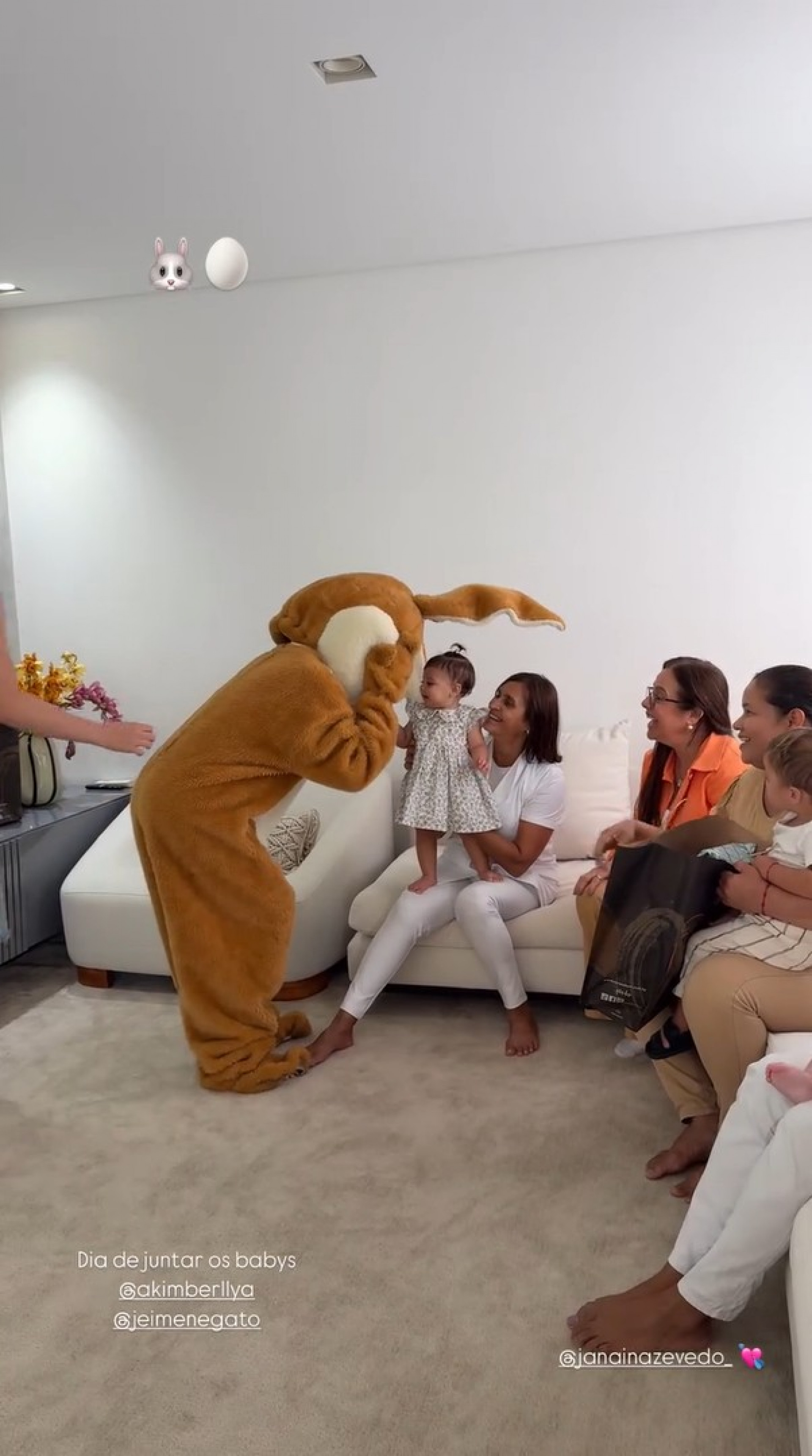 Amanda Kiberlly se fantasia de coelhinho da Páscoa para filha com Neymar - Reprodução / Instagram