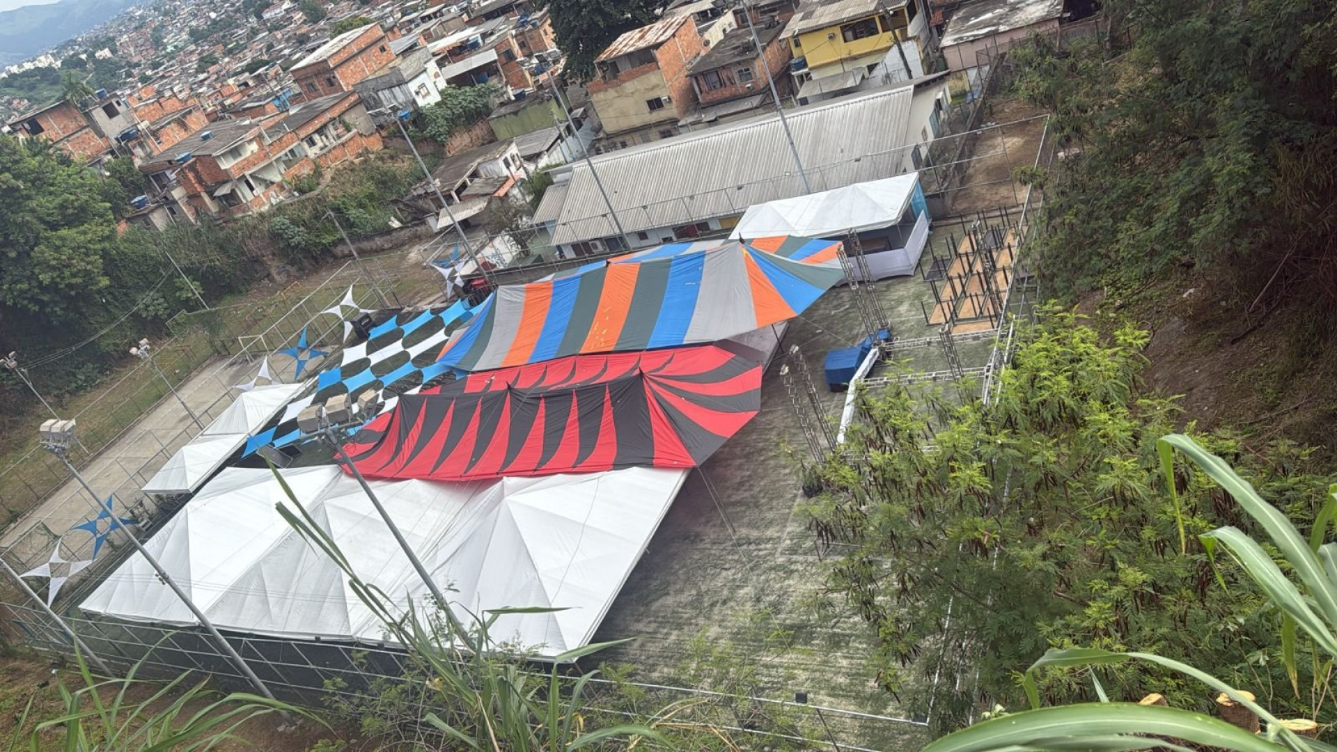 PMs impediram a realiza&ccedil;&atilde;o de um baile funk no Complexo da Pedreira - @pmerj