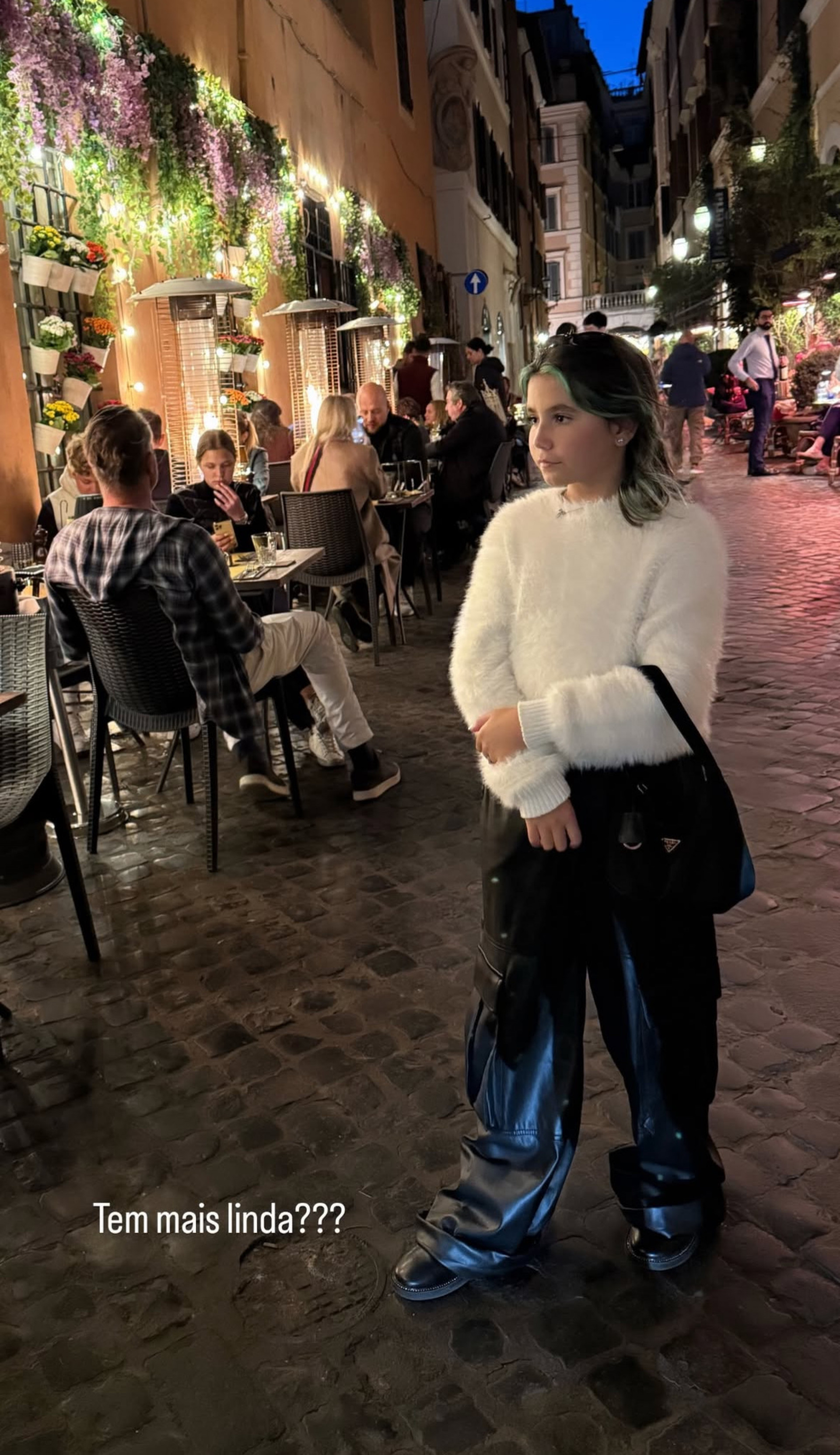 Filha de Deborah Secco, Maria Flor aproveita viagem internacional - Reprodução / Instagram