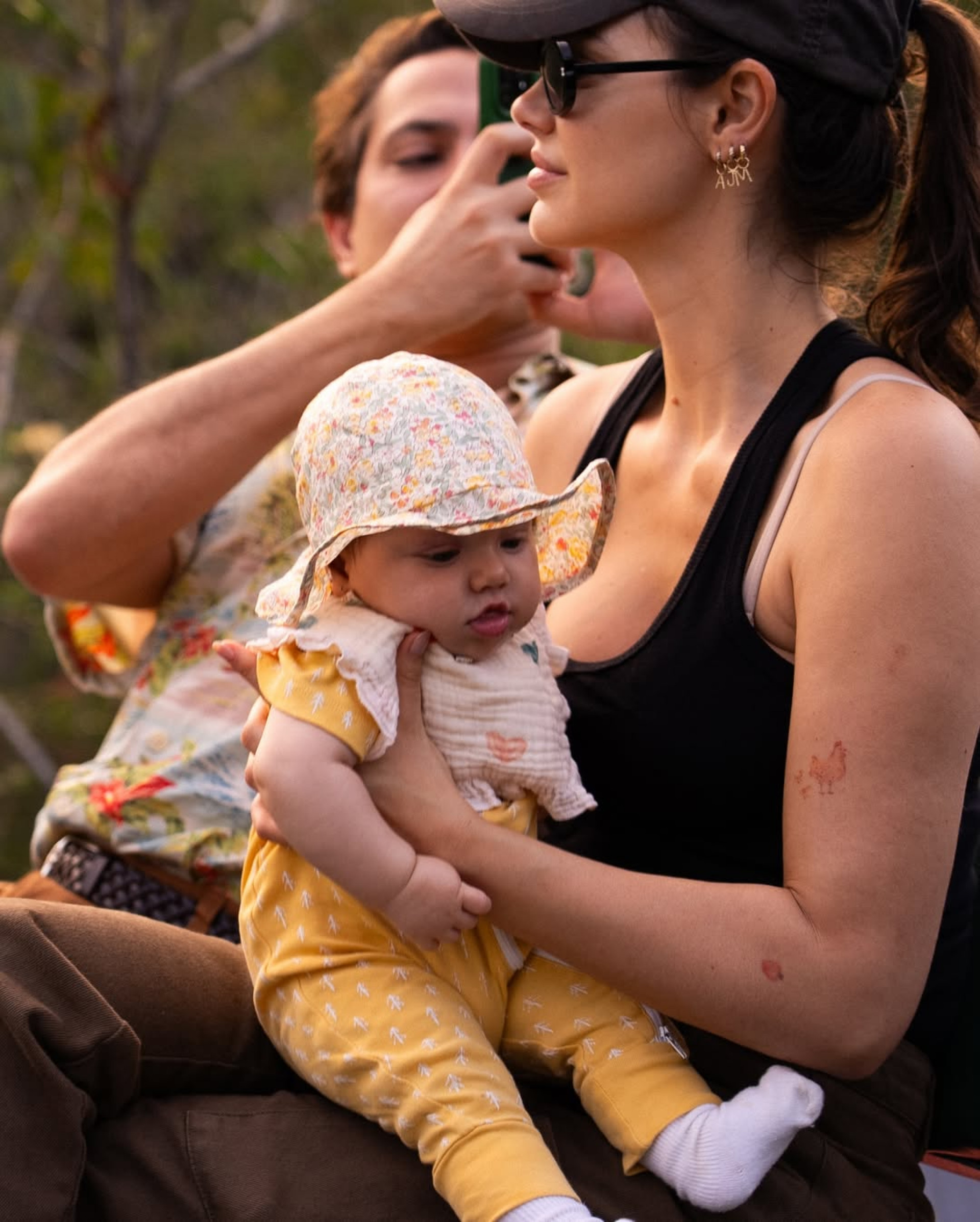 Chay Suede aproveita viagem com Laura Neiva e a filha caçula, Ana - Reprodução / Instagram