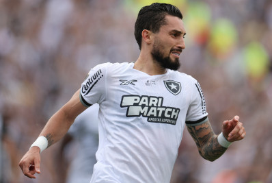 Alex Telles admite momento ruim, mas pede paciência e união por recuperação