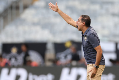 Renato Paiva elogia 'personalidade' do Botafogo e lamenta expulsão: 'Ficou difícil'