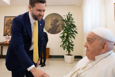 Após crítica à política migratória dos EUA, papa Francisco recebe JD Vance no Vaticano