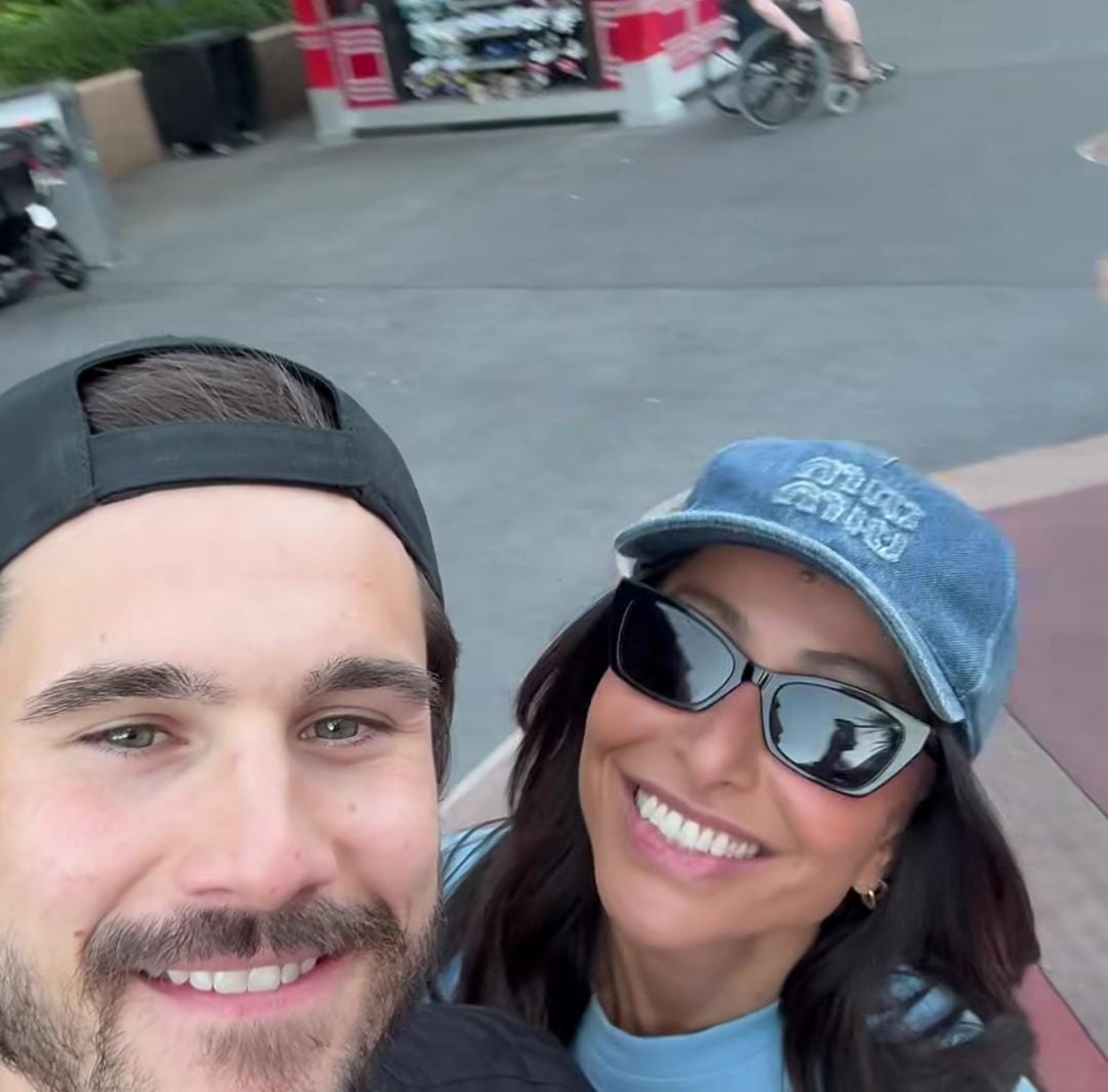 Nicolas Prattes se diverte com Sabrina Sato em parques temáticos dos Estados Unidos - Reprodução de vídeo / Instagram