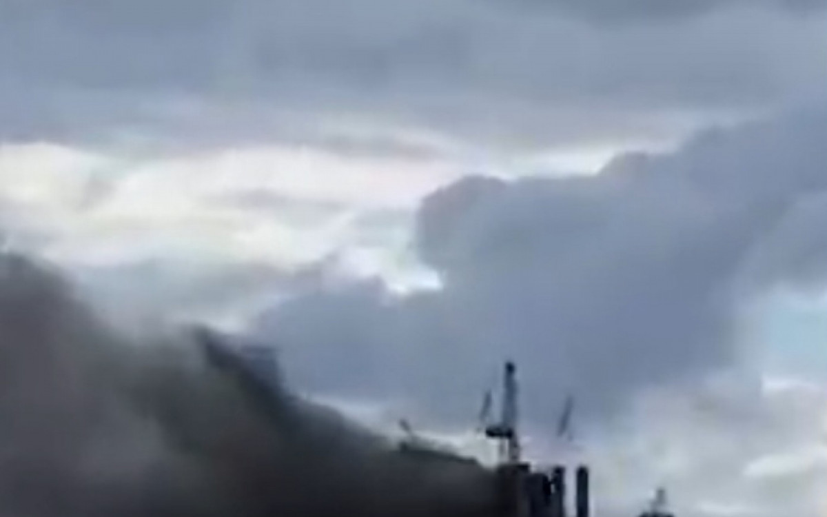 Inc&ecirc;ndio seguido de explos&atilde;o come&ccedil;ou por volta das 7h25 e demorou cerca de quatro horas para ser controlado
