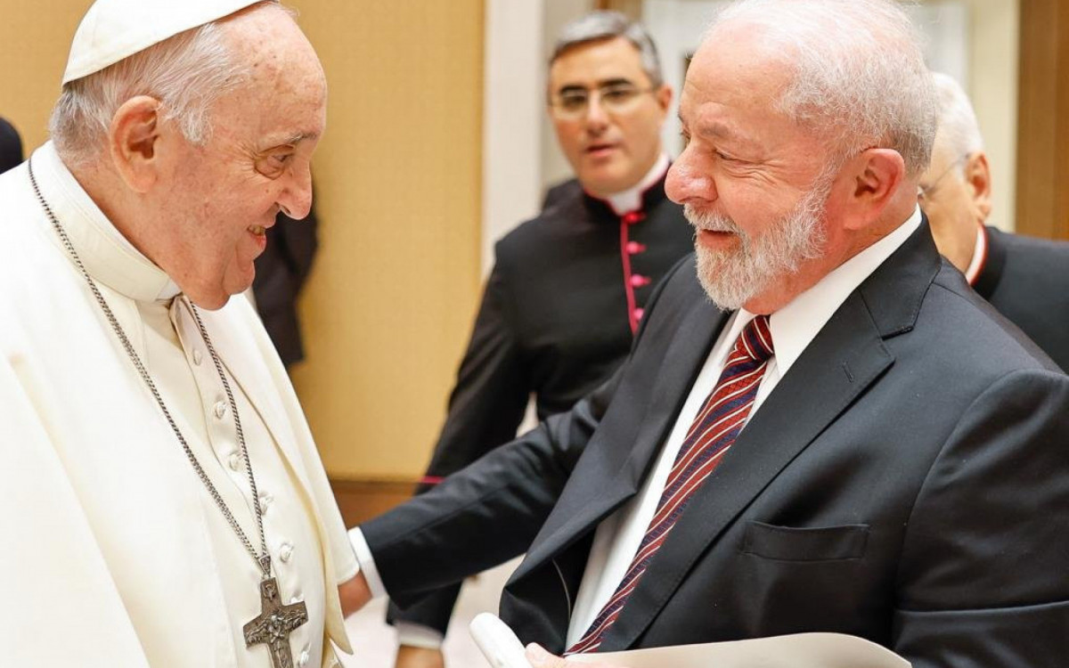 Lula junto ao Papa Francisco, no Vaticano