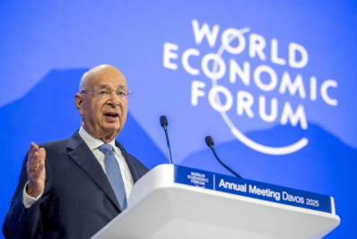 Após 55 anos de liderança, Klaus Schwab deixa presidência do Fórum Econômico Mundial