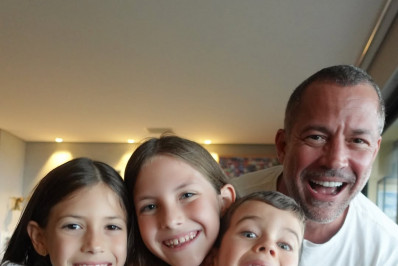 Malvino Salvador curte passeio na natureza com os filhos