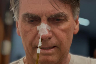 Bolsonaro apresenta boa evolução clínica, mas permanece na UTI sem previsão de alta