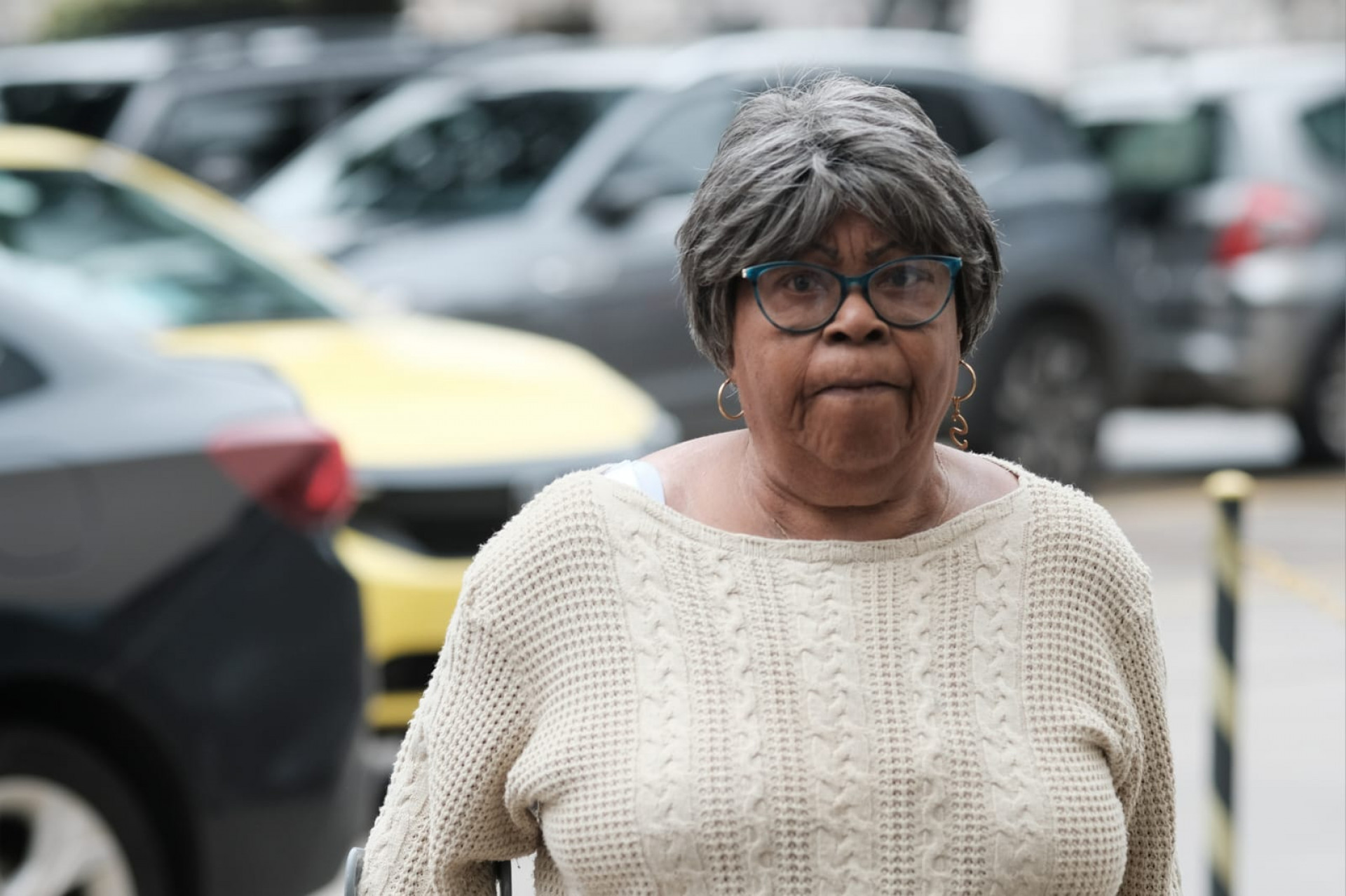 Familiares e amigos no velório da cantora Cristina Buarque, no Cemitério Memorial do Carmo, nesta segunda-feira (21) - Pedro Teixeira/Agência O Dia