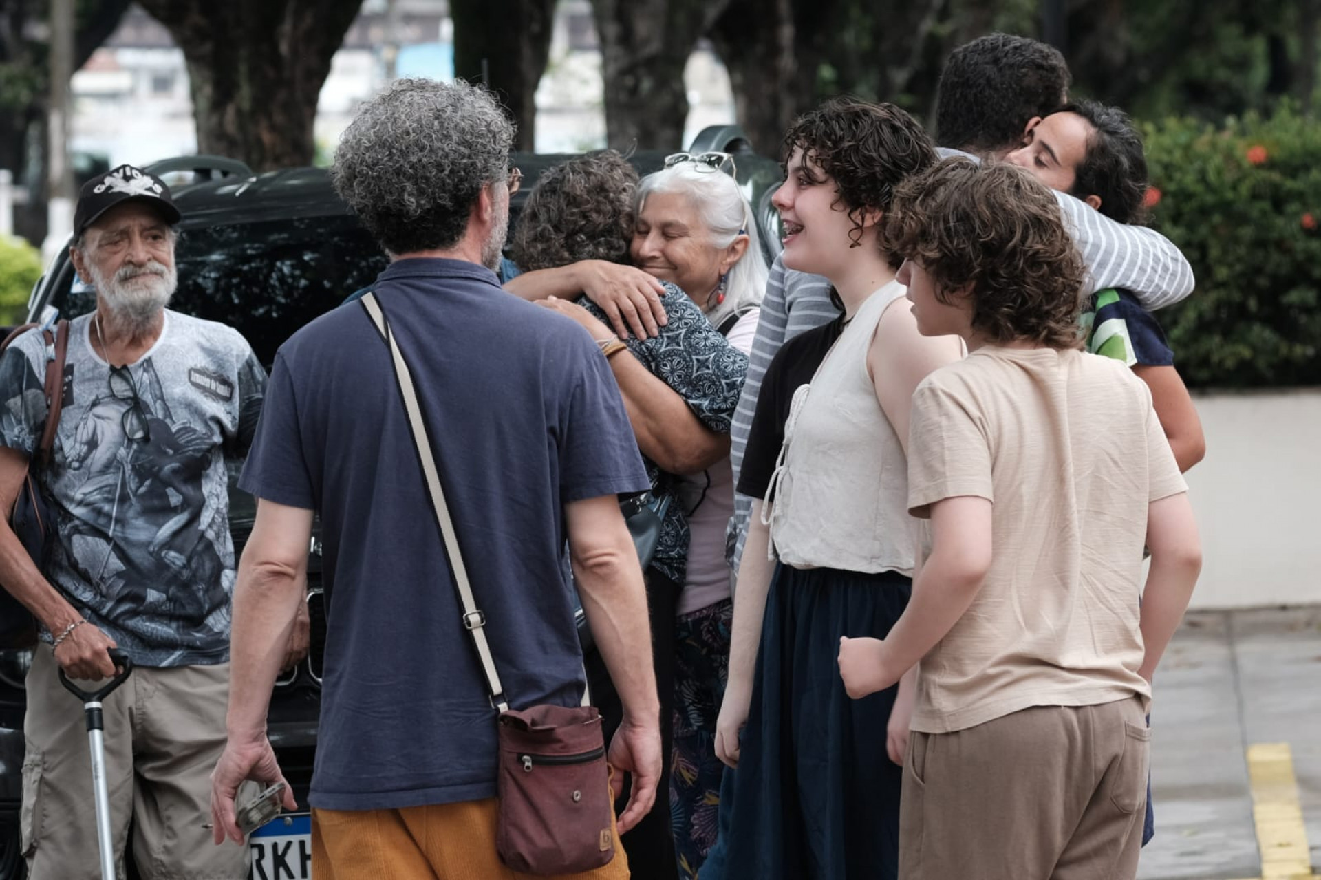 Familiares e amigos no velório da cantora Cristina Buarque, no Cemitério Memorial do Carmo, nesta segunda-feira (21) - Pedro Teixeira/Agência O Dia