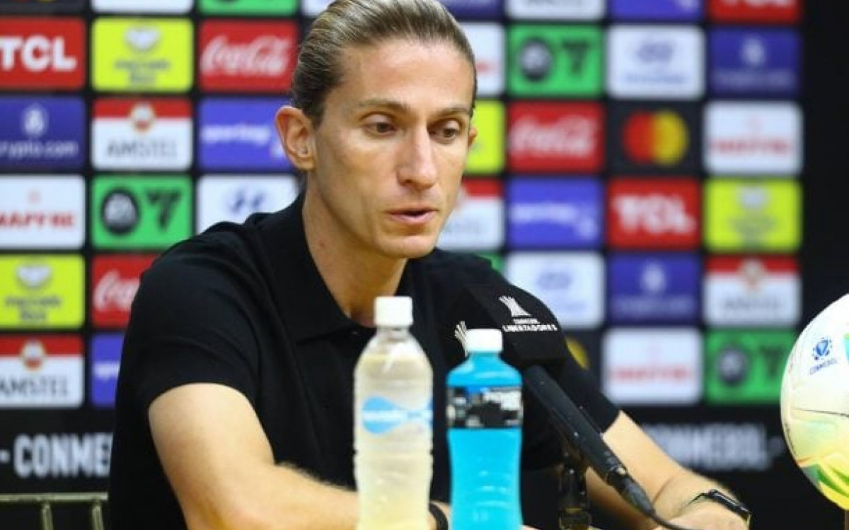 Filipe Lu&iacute;s explica estrat&eacute;gia e elogia atua&ccedil;&atilde;o do Flamengo na altitude