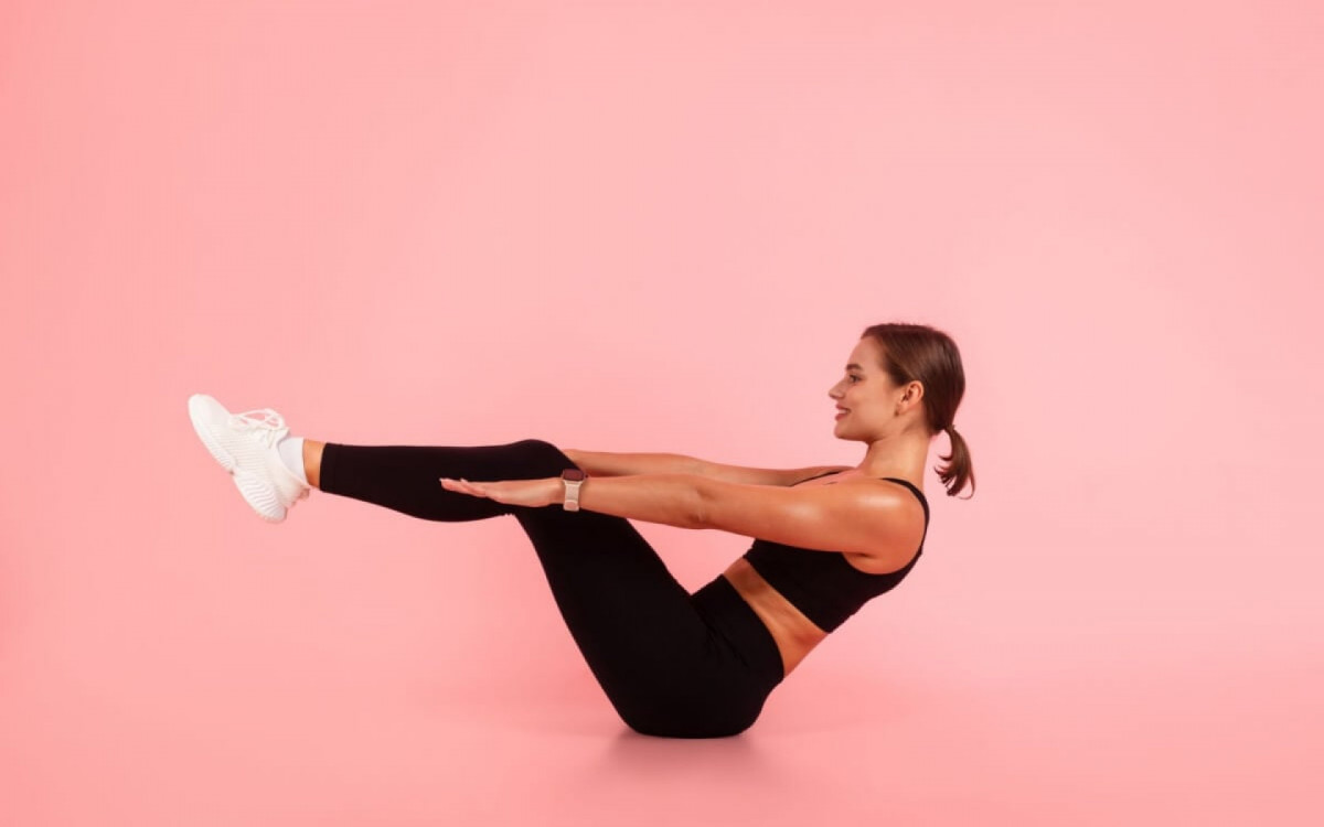 Alimentação e hábitos diários saudáveis são fundamentais para definir o abdômen 
(Imagem: Prostock-studio | Shutterstock) 