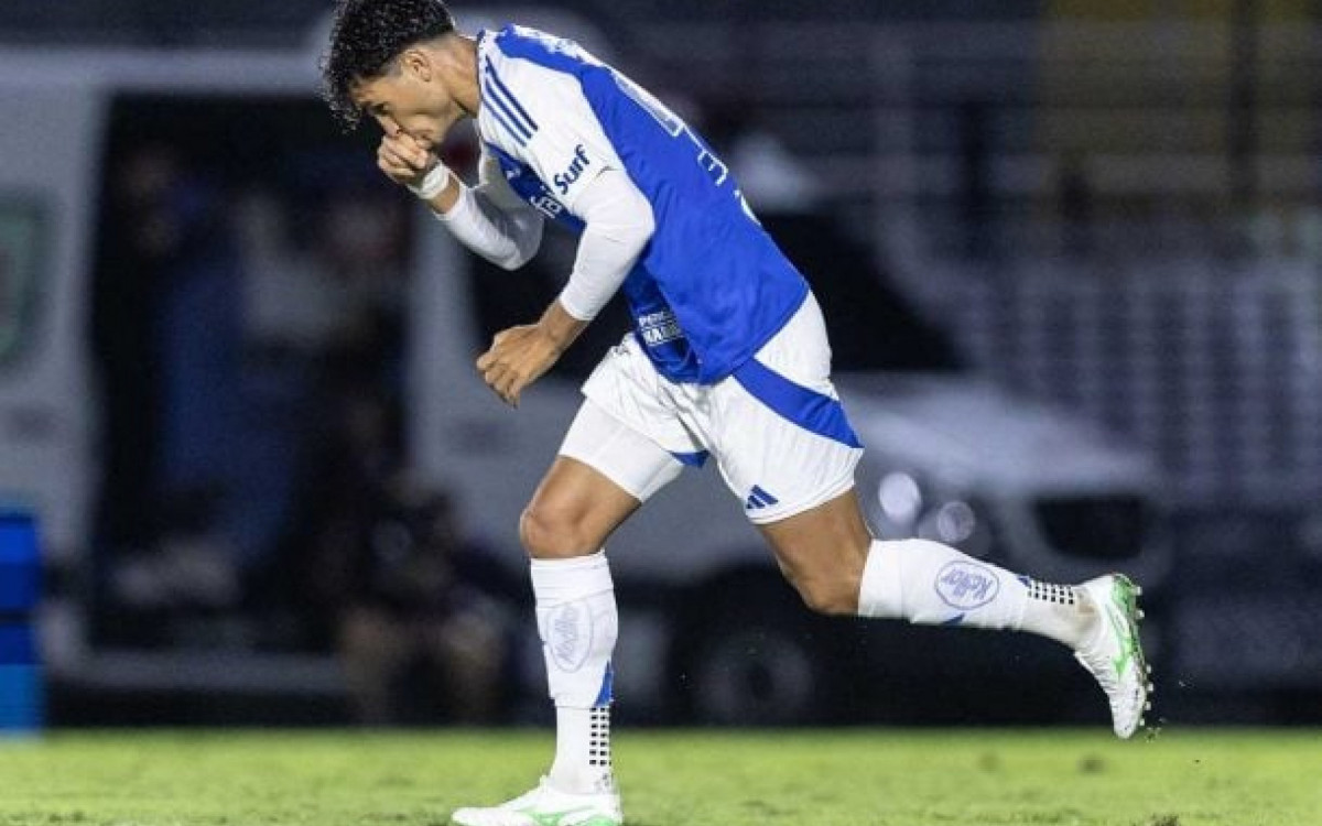 Dinenno analisa concorrência no Cruzeiro: &#8216;Oportunidade se ganha com trabalho&#8217;