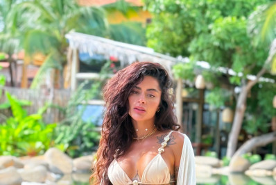 Aline Campos posa de biquíni e recebe elogios: 'Maravilhosa'