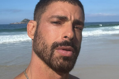 Cauã Reymond revelou em entrevista que não usa desodorante nas axilas