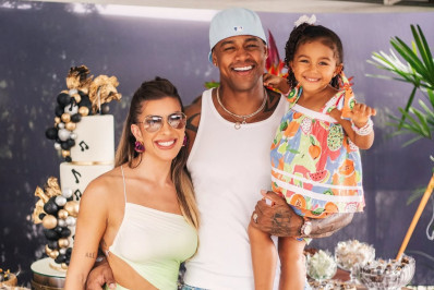 Lore Improta compartilha registros do festão de Léo Santana e se declara ao marido