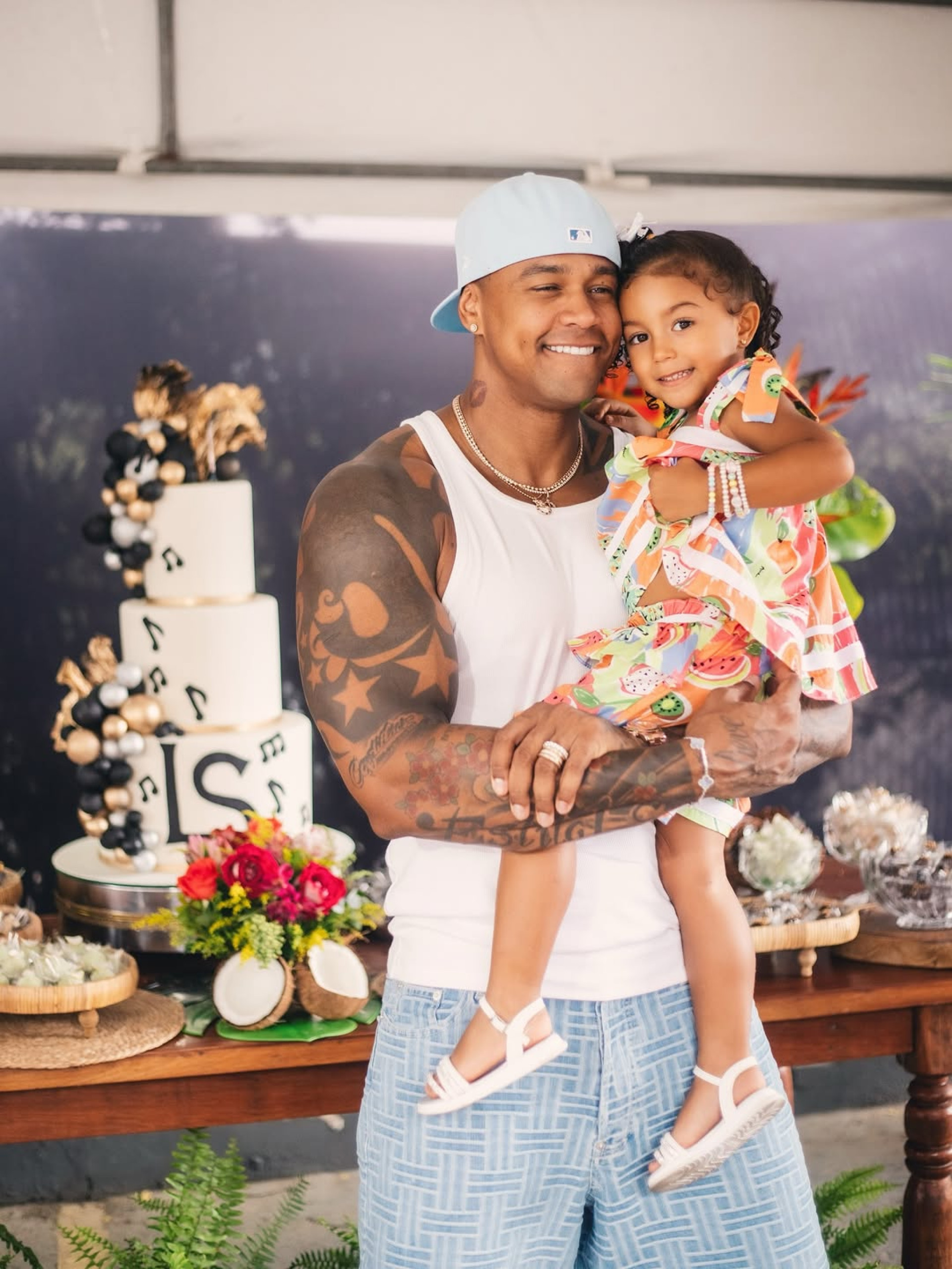 Léo Santana e a filha Liz no aniversário de 37 anos do cantor  - Reprodução / Instagram 