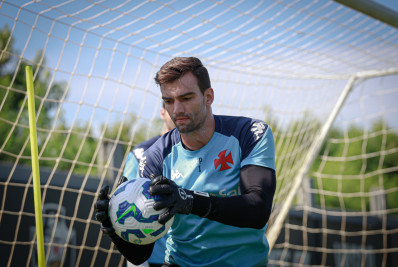 Léo Jardim reforça desejo de renovar com o Vasco: 'Creio em um desfecho positivo'