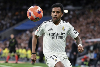 Jornal espanhol vê Rodrygo abaixo de trio de craques do Real: 'No reino dos mortais'