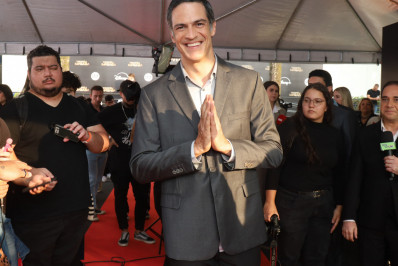 Famosos prestigiam gravação do Troféu Imprensa no SBT 