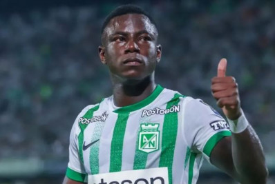 Vasco entra na briga por Hinestroza e avança em conversas por contratação