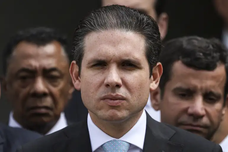 Motta pauta urgência para mudar número de deputados e marco das concessões para próxima semana