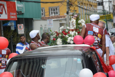 Dia de São Jorge é celebrado com procissão pelo Centro