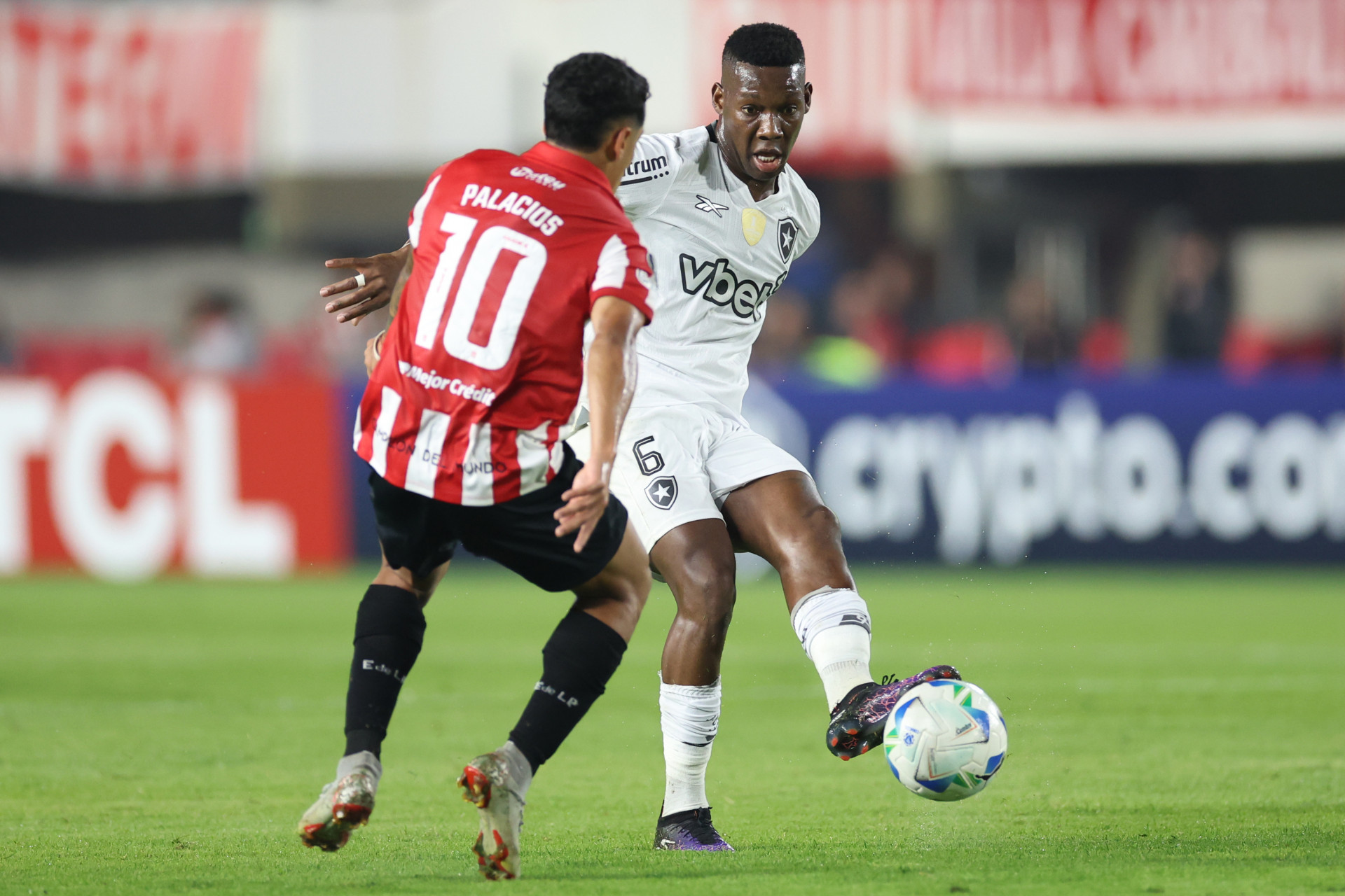 Patrick de Paula foi pouco útil na marcação e no ataque. Time soma apenas 3 pontos em três rodadas e está fora da zona de classificação  - Vitor Silva/Botafogo