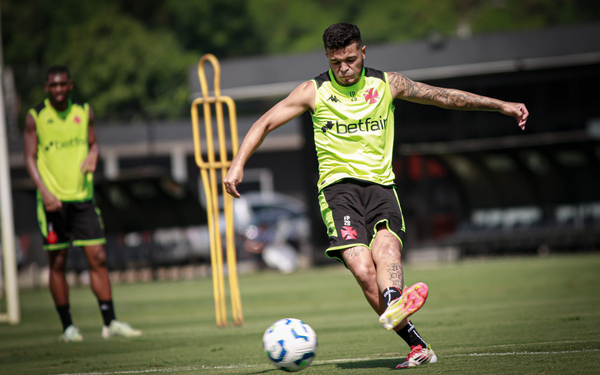 Adson voltou a jogar no fim do mês passado após sete meses afastado