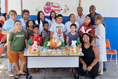 Policlínica Neuza Brizola distribui bombons para crianças em alusão à Páscoa em Belford Roxo
