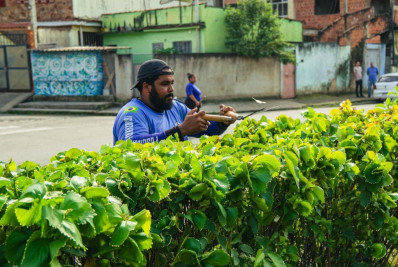 Prefeitura de Paracambi realiza ações de limpeza e poda de árvores em vários pontos do município