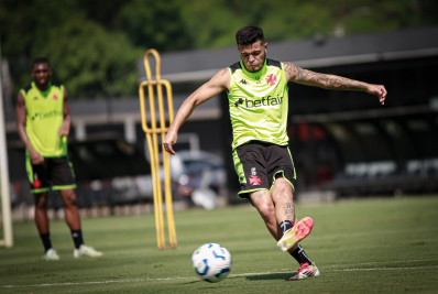 Vasco acompanha recuperação e projeta volta de atacante para 2026