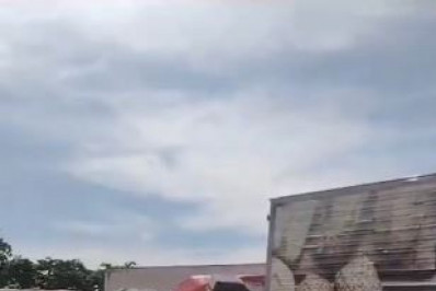 Vídeo: acidente envolvendo caminhões, carros e moto deixa feridos na Dutra