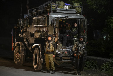 Índia fecha fronteira e culpa Paquistão por atentado