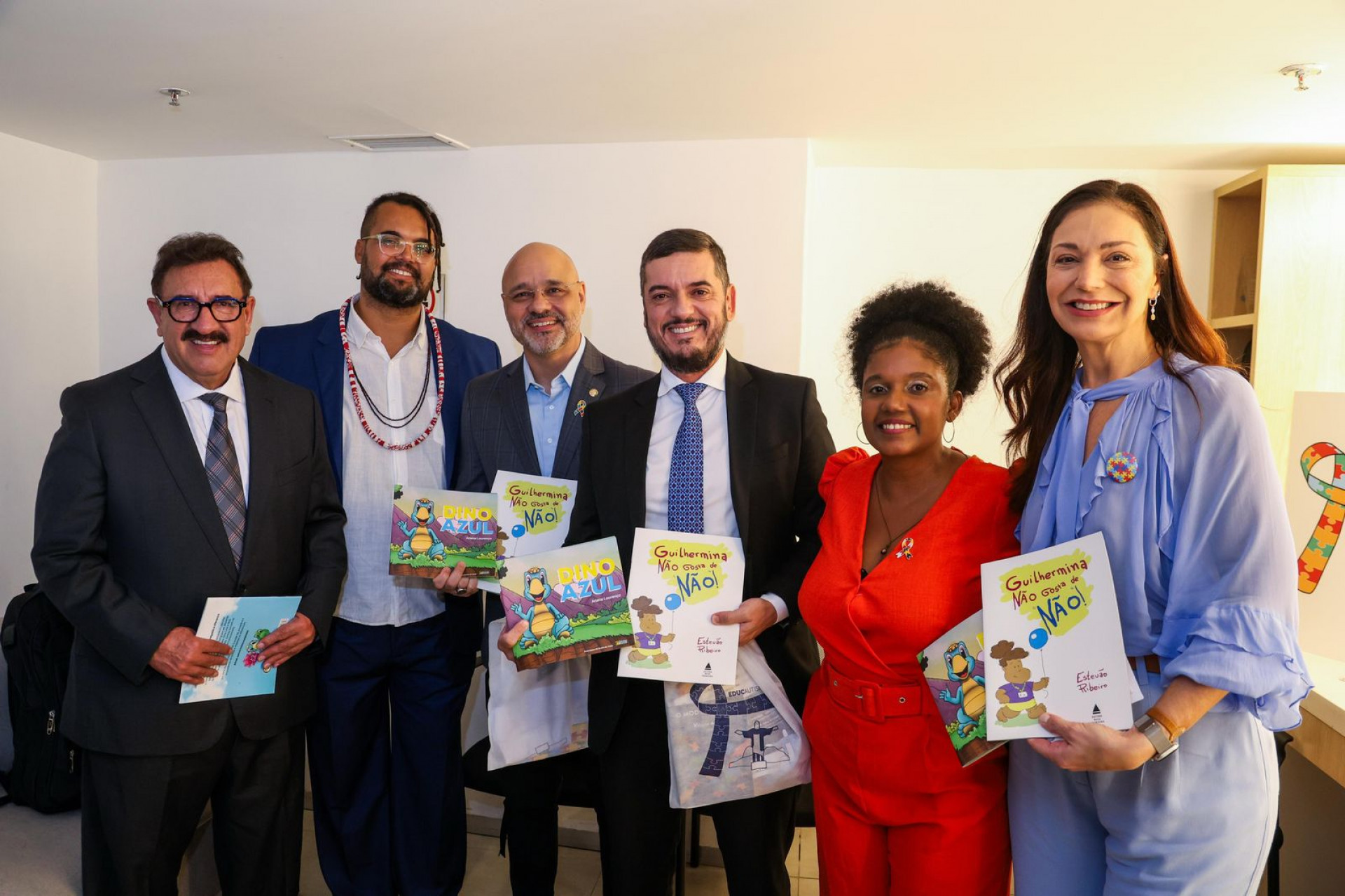 Apresentador Ratinho, Rodrigo Bacellar e outras personalidades lan&ccedil;aram programa de educa&ccedil;&atilde;o - Divulga&ccedil;&atilde;o