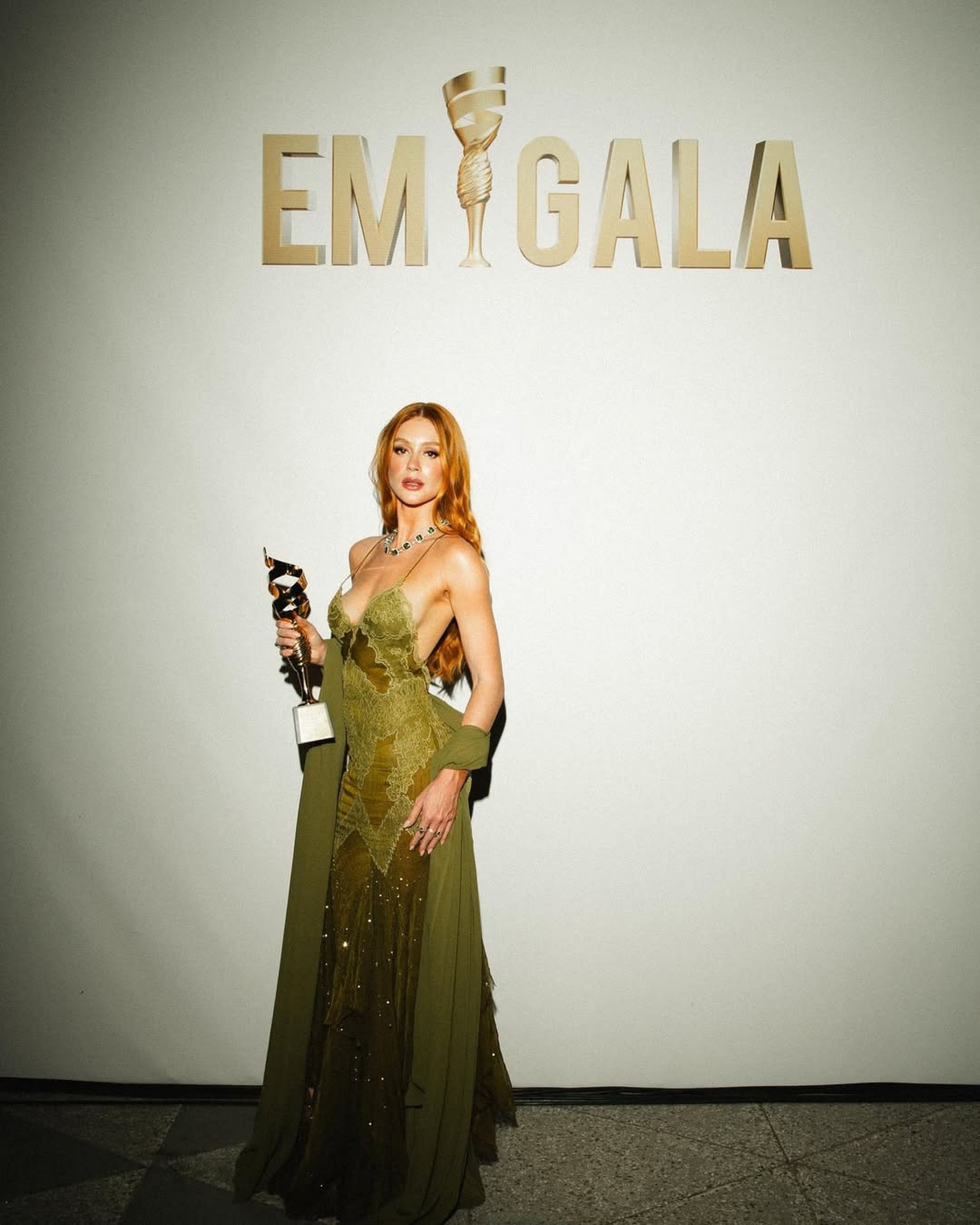 Marina Ruy Barbosa recebe prêmio de moda em Dubai - Reprodução / Instagram