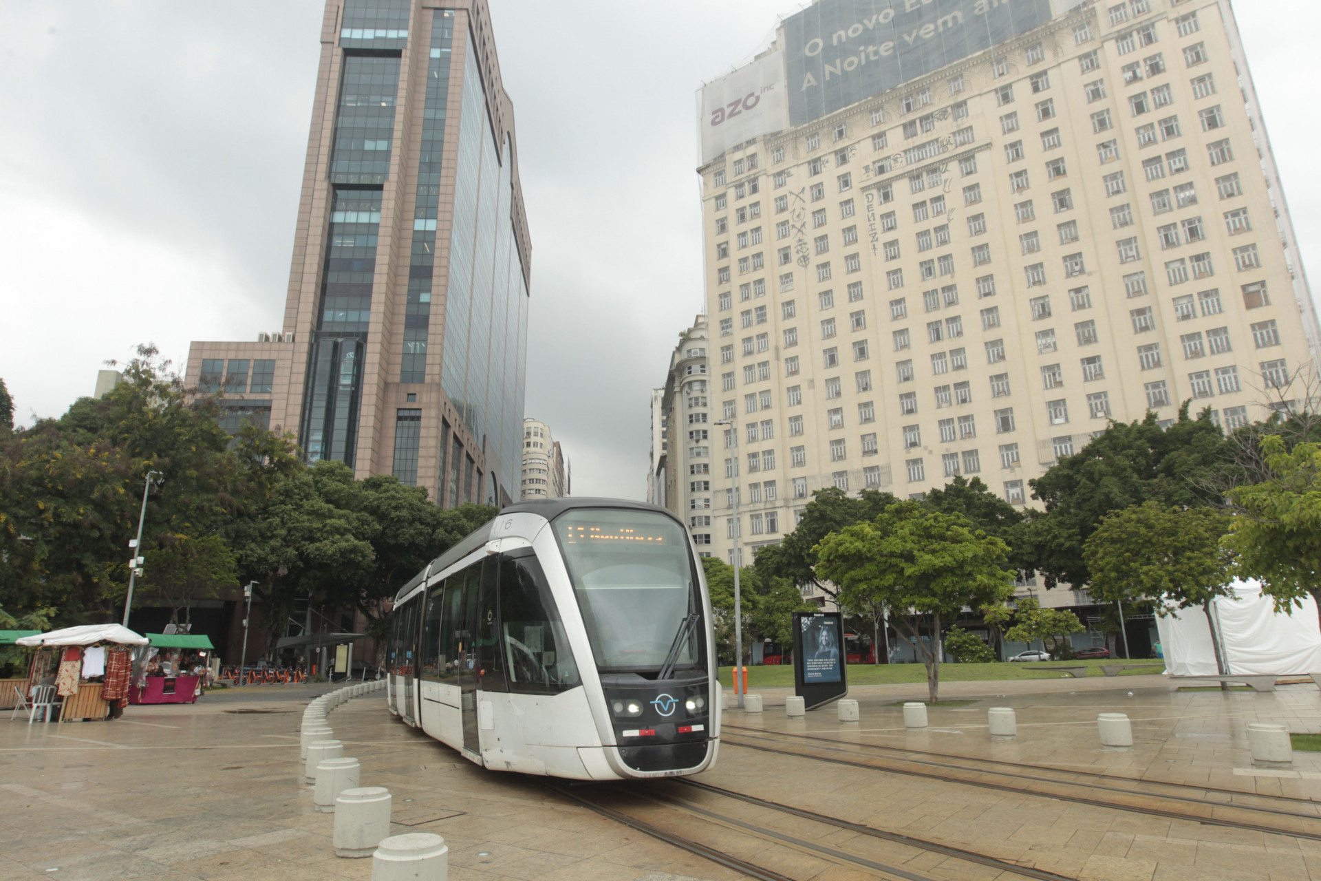 Movimentação na Praça Mauá, Centro do Rio de Janeiro, nesta sexta-feira (25) - Reginaldo Pimenta/Agência O Dia